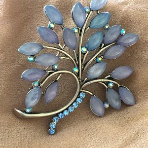 Periwinkle Brooch Pin
